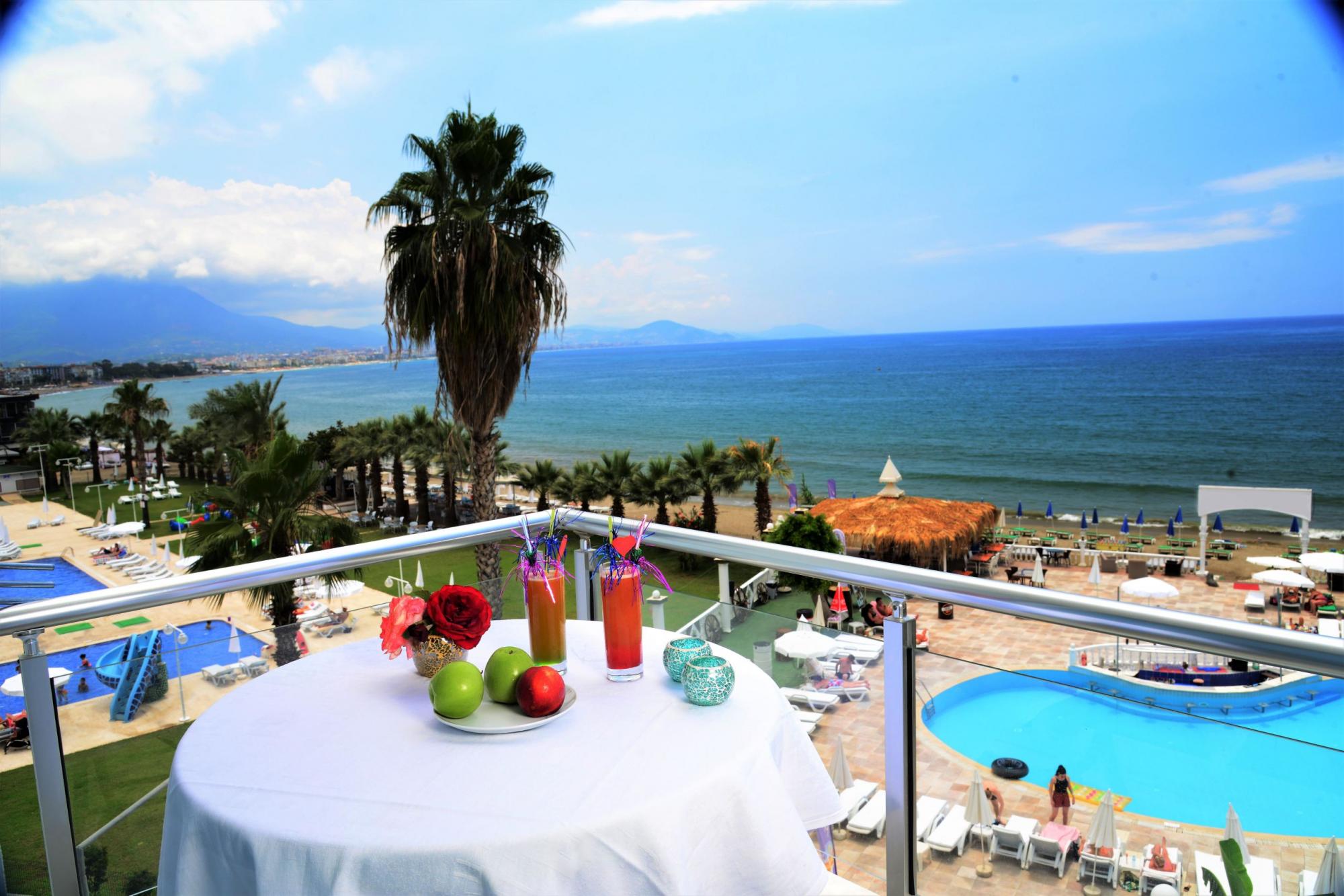 Весна на Середземному морі: стали відомі ціни на гарячі тури в Аланію та Кемер