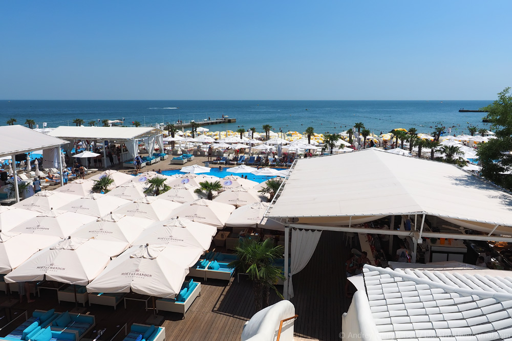 Успейте посетить осенью: роскошные пляжи Одессы с бассейнами и развлечениями