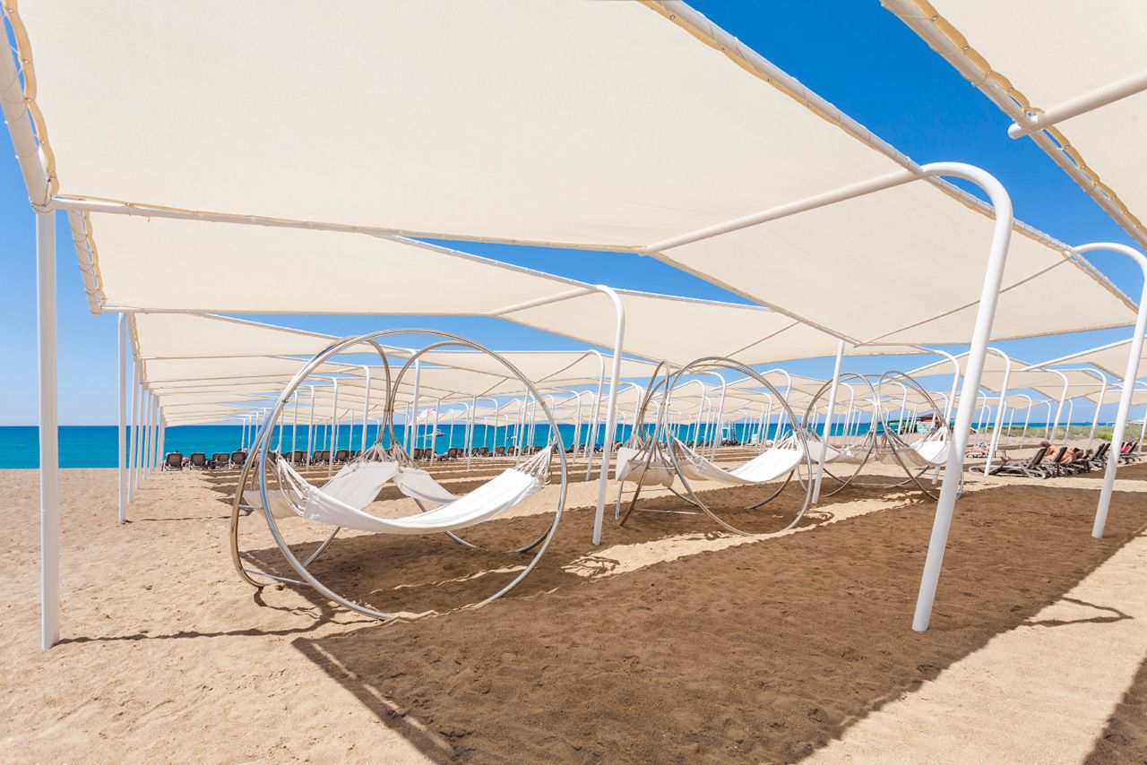 &quot;Будет дано время для эвакуации&quot;: отель в Анталии закрыли из-за массовой вечеринки для украинцев