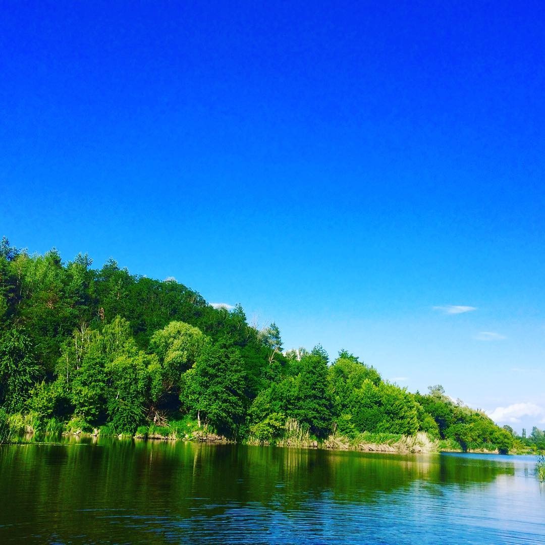 Идеальный отдых: малоизвестное озеро возле Киева очаровывает красотой