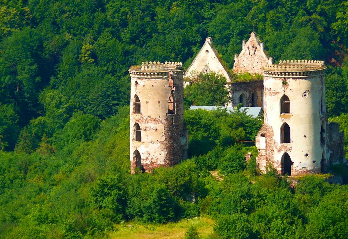 Чудо природы: живописный водопад в украинской глубинке посещают тысячи туристов