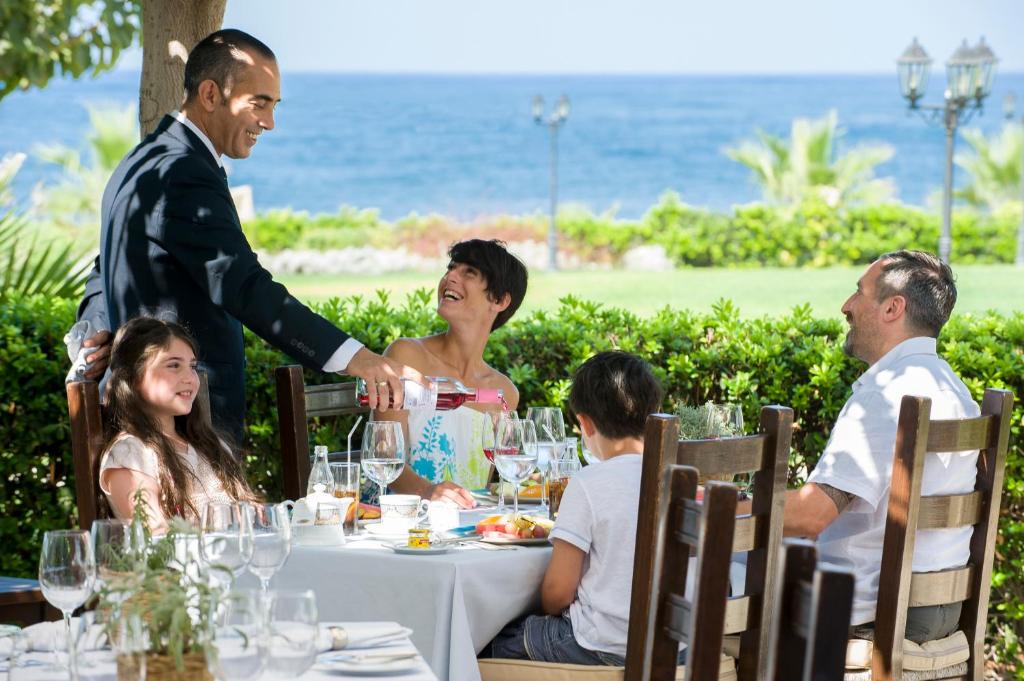 Сонячні курорти та вигідні ціни: скільки коштує відпустка на Кіпрі в кінці весни