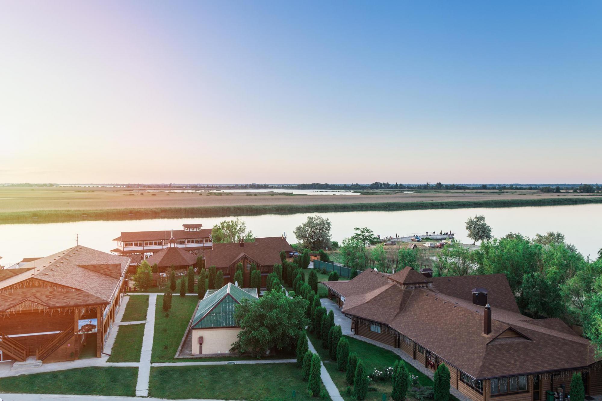 Заміська віп-рибалка: де і за якою ціною ловлять трофейну рибу в Україні