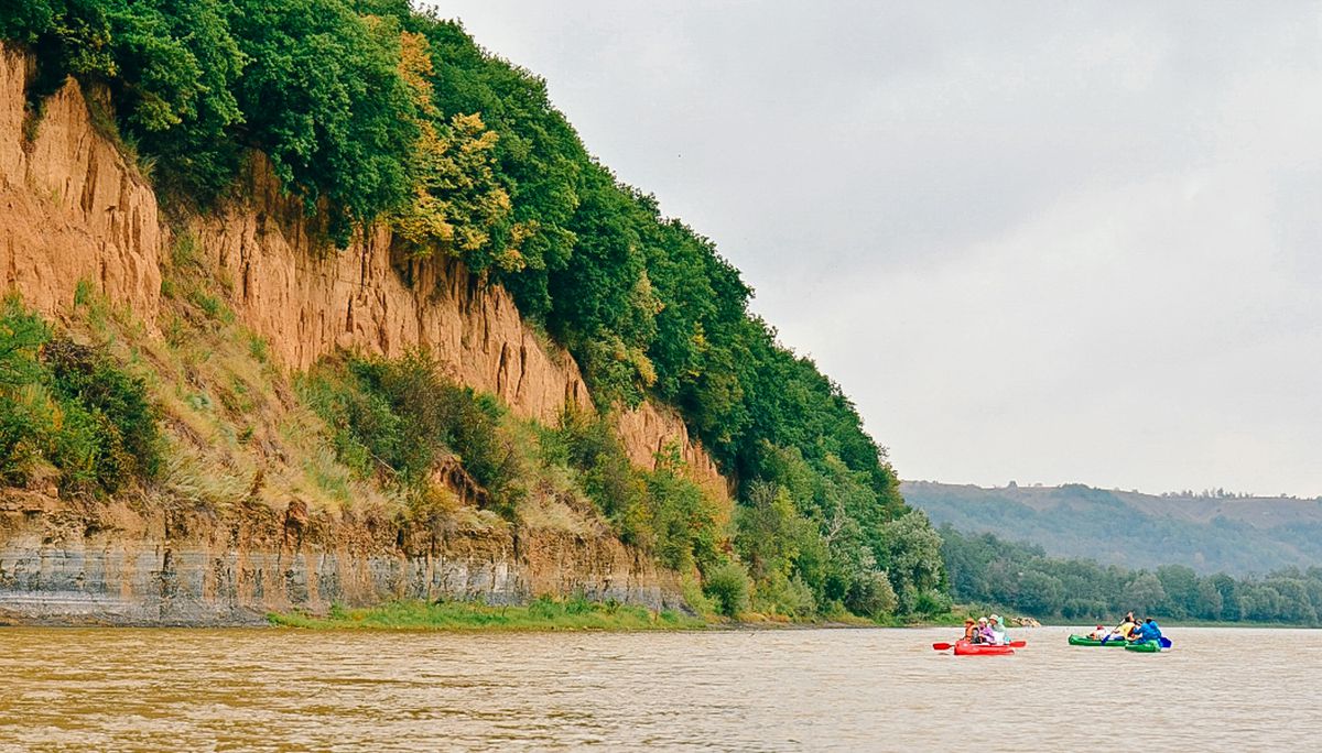 На березі під спів пташок: кращі місця України для відпочинку на природі