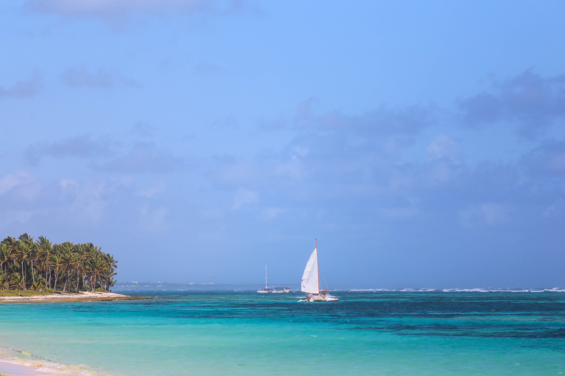 Теплые пляжи и уютные отели: куда можно поехать на отдых в феврале