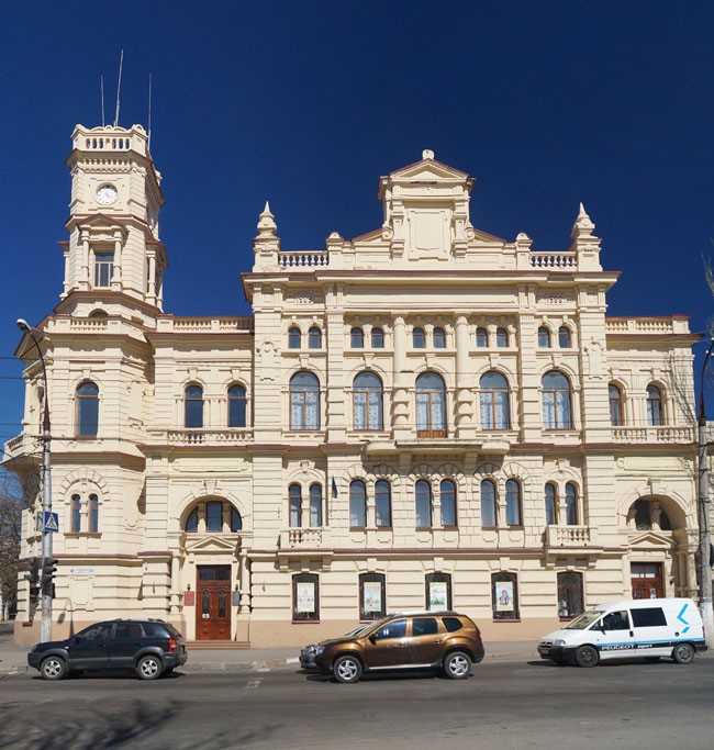 Південний колорит та дух степу: місто на шляху до моря, яке перевершує всі очікування