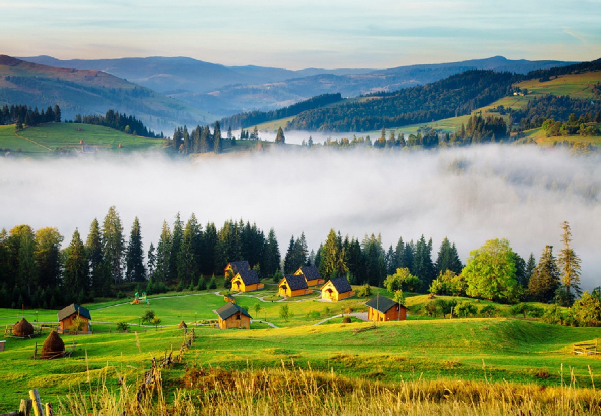 Подалі від міста та в оточенні гір: затишні котеджі в Карпатах для осіннього відпочинку