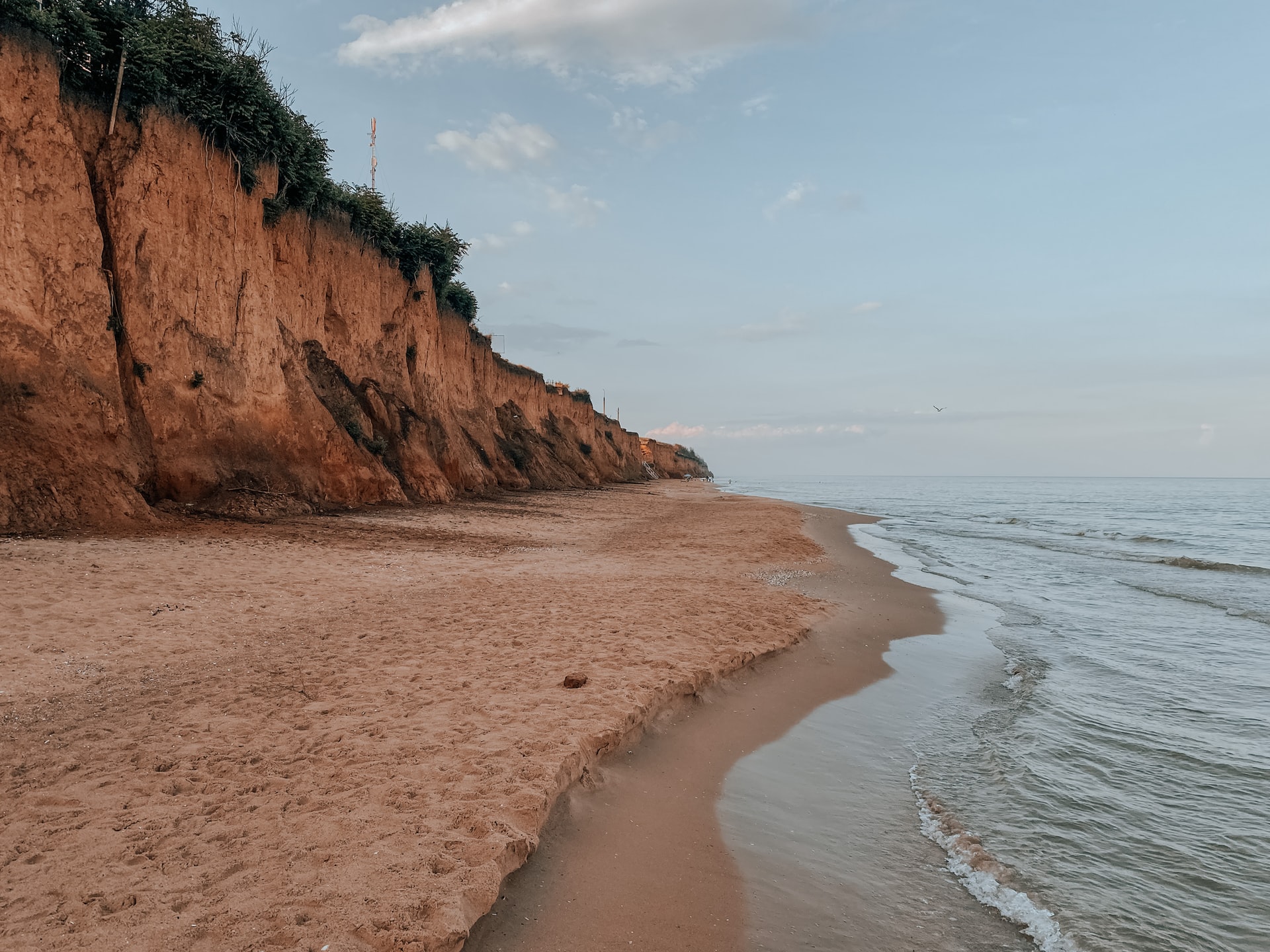 Грози і потоп у Кирилівці: коли закінчаться погодні &quot;гойдалки&quot; на морських курортах України