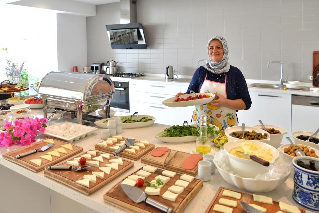 В турецкие отели массово поселяют &quot;тайных гостей&quot;. Что это значит для туристов
