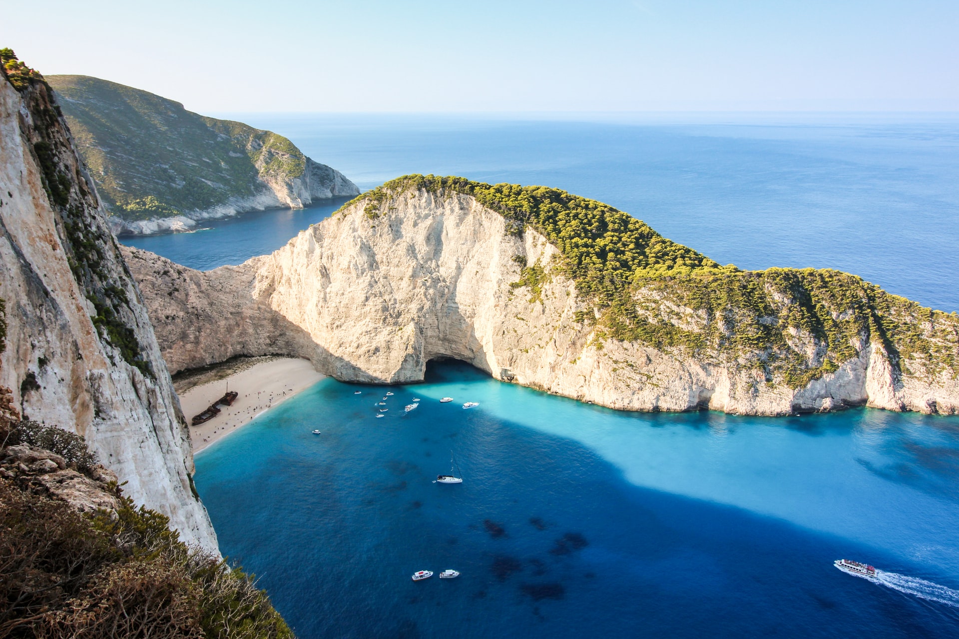 Строгие запреты и комендантский час: к чему готовиться туристам, собираясь на отдых в Грецию