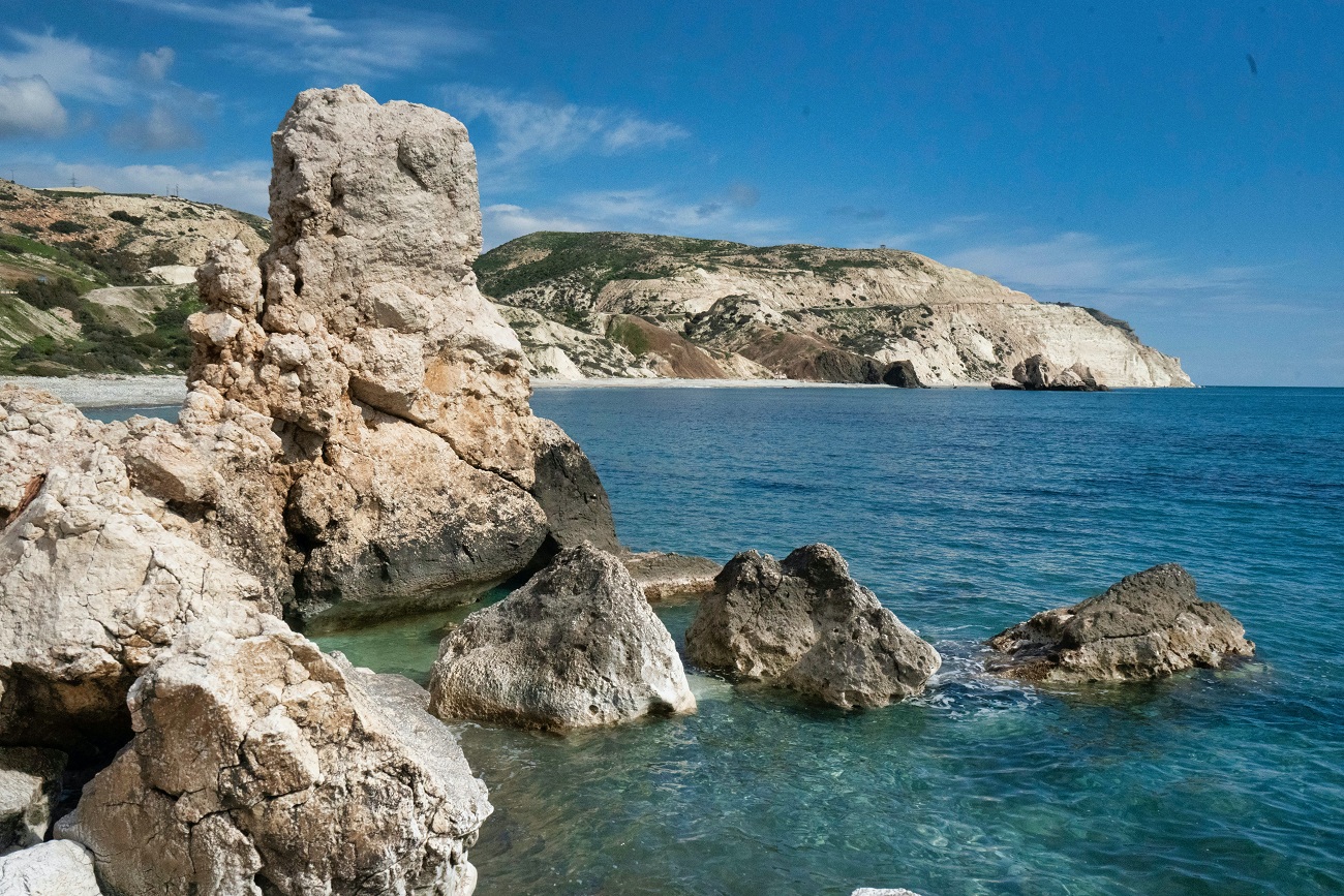 Платные тесты и спецпропуски в рестораны: в курортной стране резко ужесточили правила для туристов