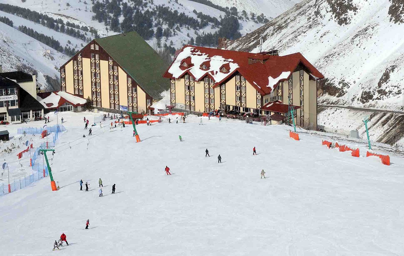 Альтернатива Карпатам: лучшие места, где можно покататься на лыжах в этом сезоне