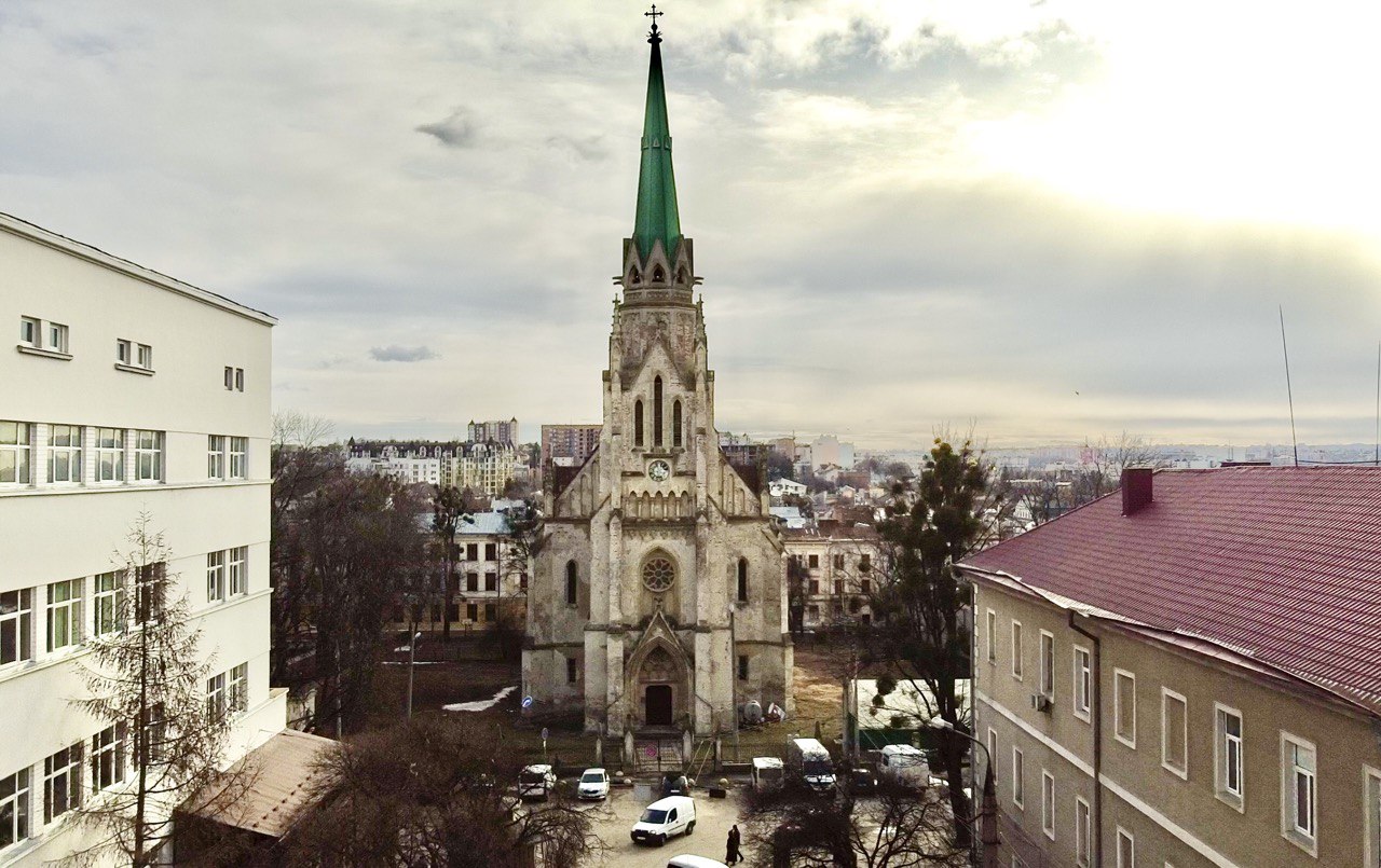 Ратуша, мосты и панорамы: лучшие локации Черновцов для яркого уикенда