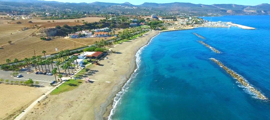 Золотой песок и бирюзовая вода: какой курорт Кипра выбрать для отдыха на море