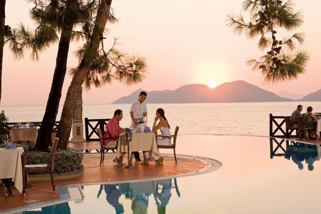 Літній &quot;ценопад&quot; та відкриті ресторани: що підготували для українських туристів у Туреччині