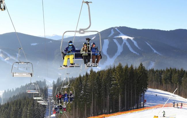 Відпустка у &quot;червоній&quot; зоні: що робити туристам, якщо курорт закрили на карантин