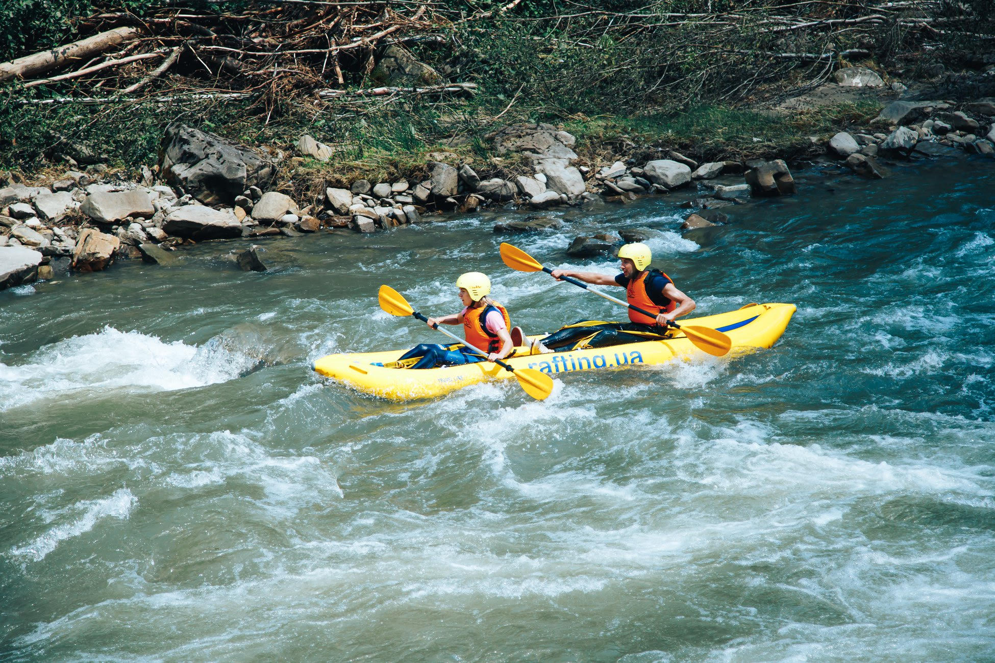 Свіже повітря й бурхливі річки: як закохатися у рафтинг раз і назавжди