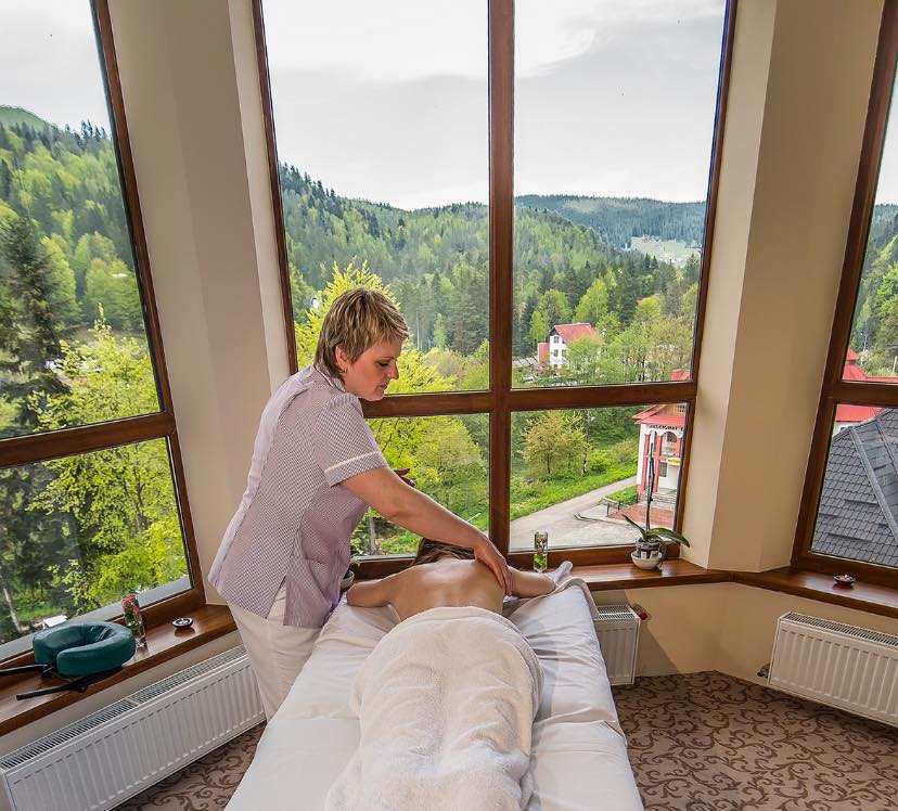 Термальные чаны и спа: необычные отели в Карпатах для романтических выходных