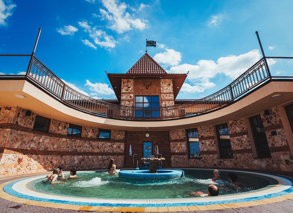 Курорты открываются: где отдохнуть в термальных бассейнах Закарпатья весной