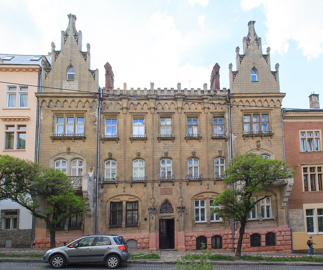 Будинок з химерами є не тільки в Києві. Де шукати архітектурні дива у Львові, Харкові та Одесі