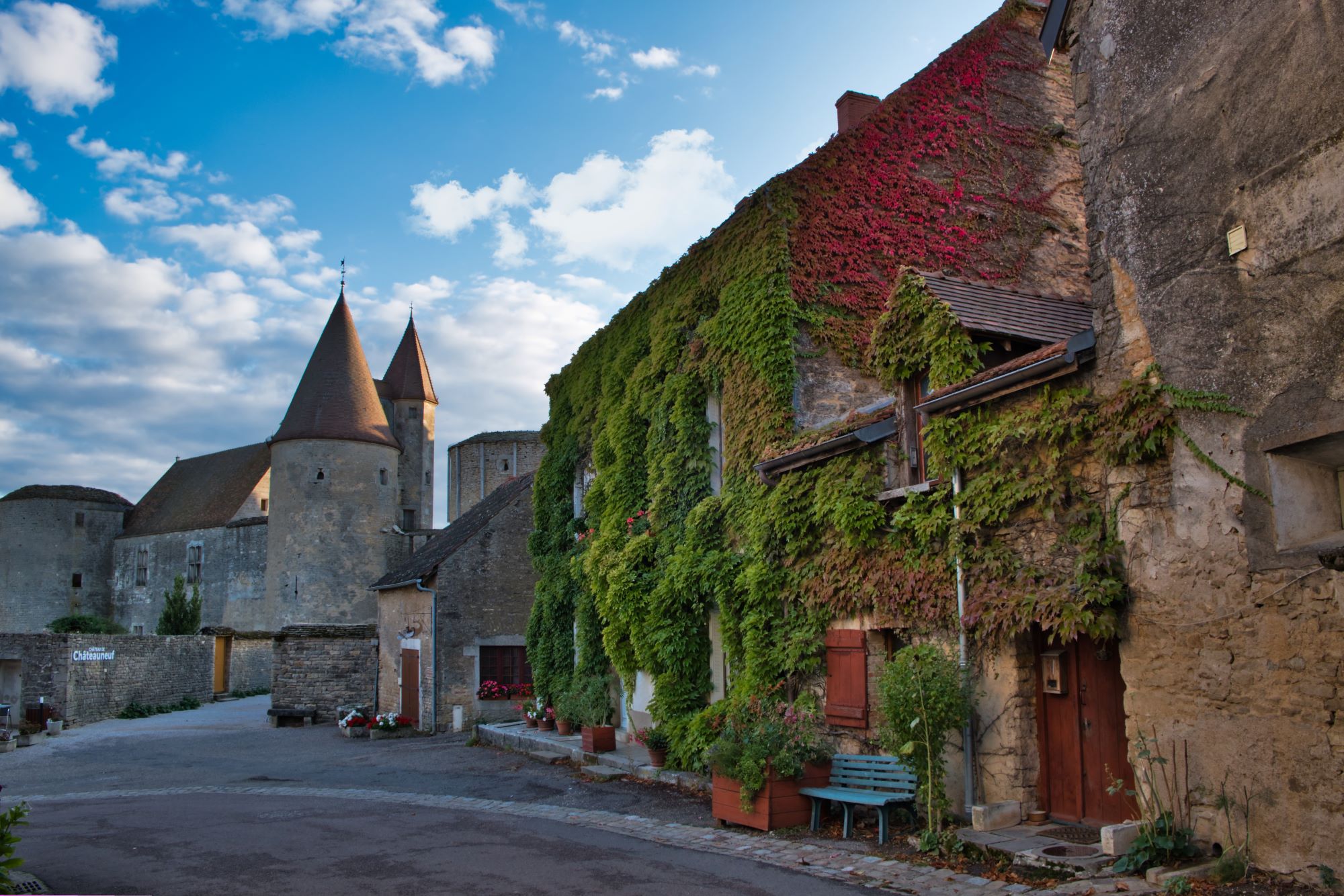 Замки, аббатства и шато. Аутентичные исторические городки и деревни Франции, где словно попадаешь в прошлое