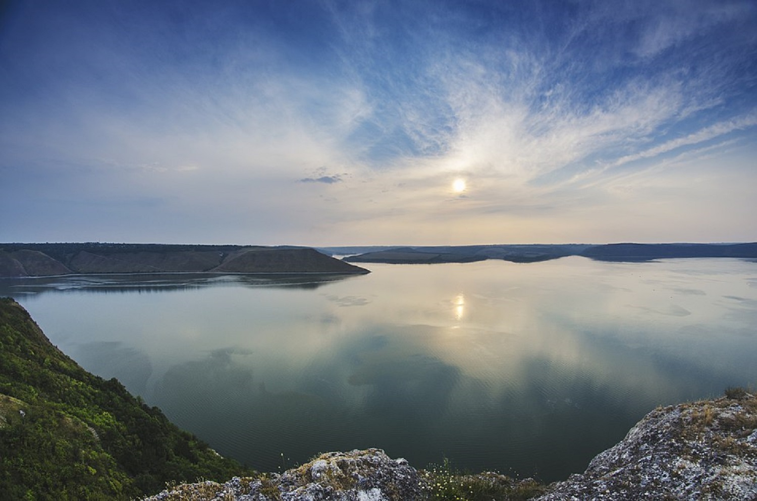 Якщо до моря далеко: 7 найкращих місць в Україні для відпочинку біля води
