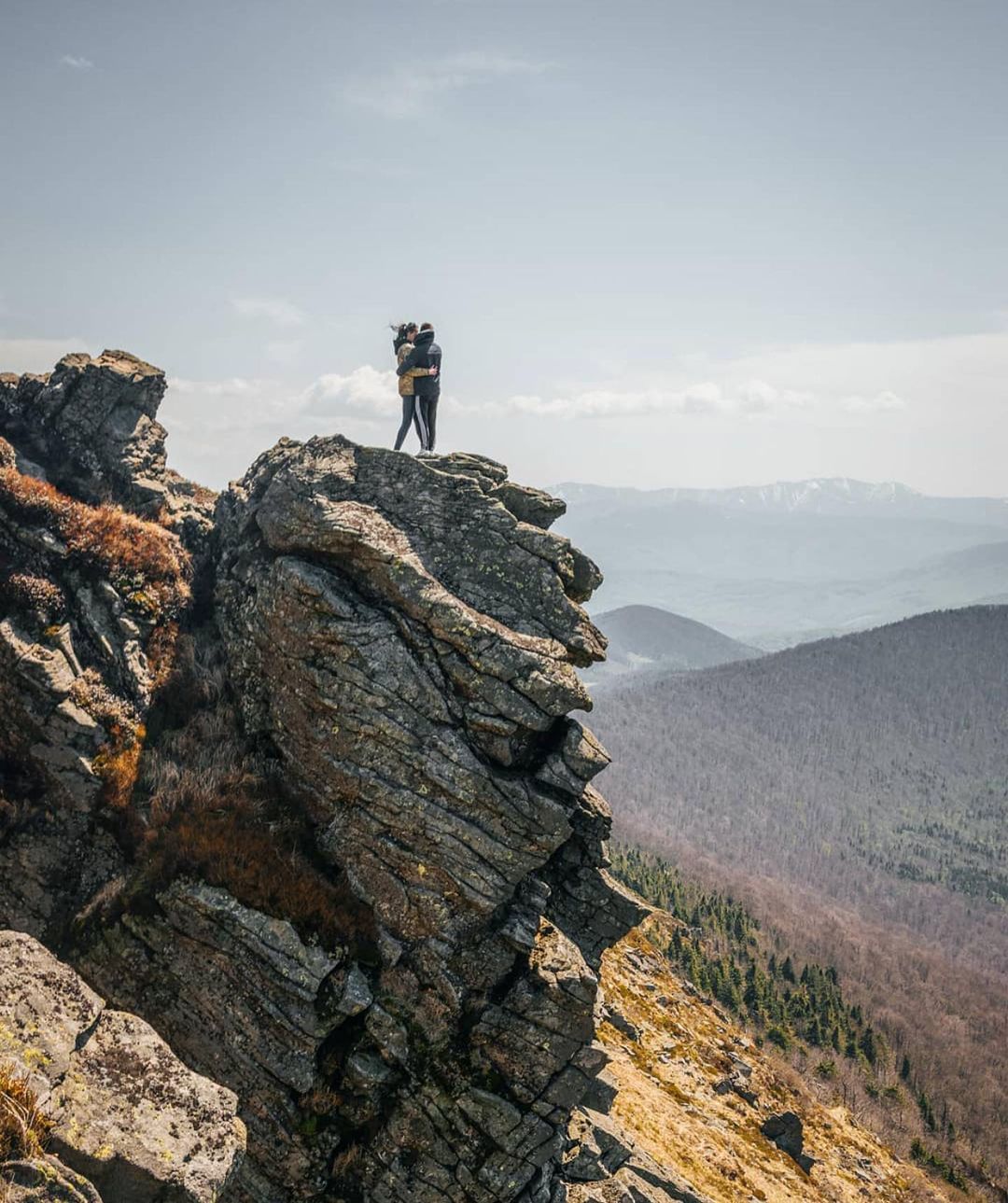 Парки, скалы и водопады: 12 впечатляющих локаций Львовщины для эффектных фото
