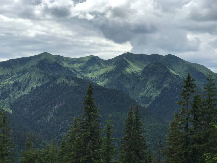 &quot;Без адекватного спорядження я б не вижив&quot;. Колишній викладач Мирослав Мельничук пізнає світ в походах і популяризує гори