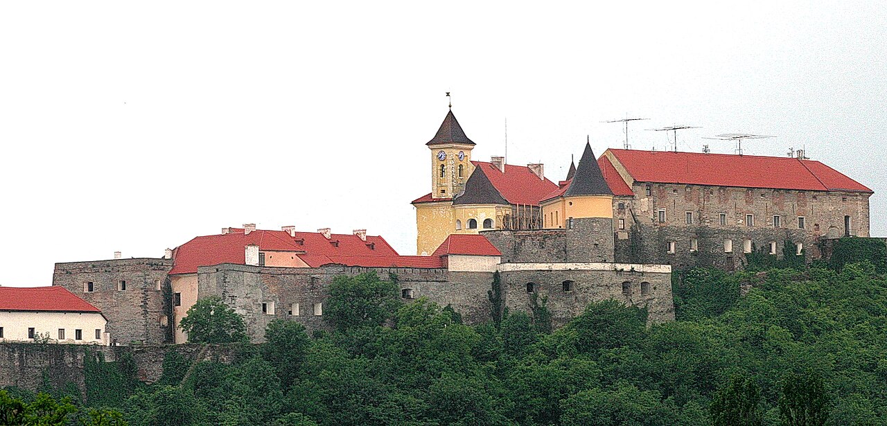 Наймістичніші замки України, які варто відвідати