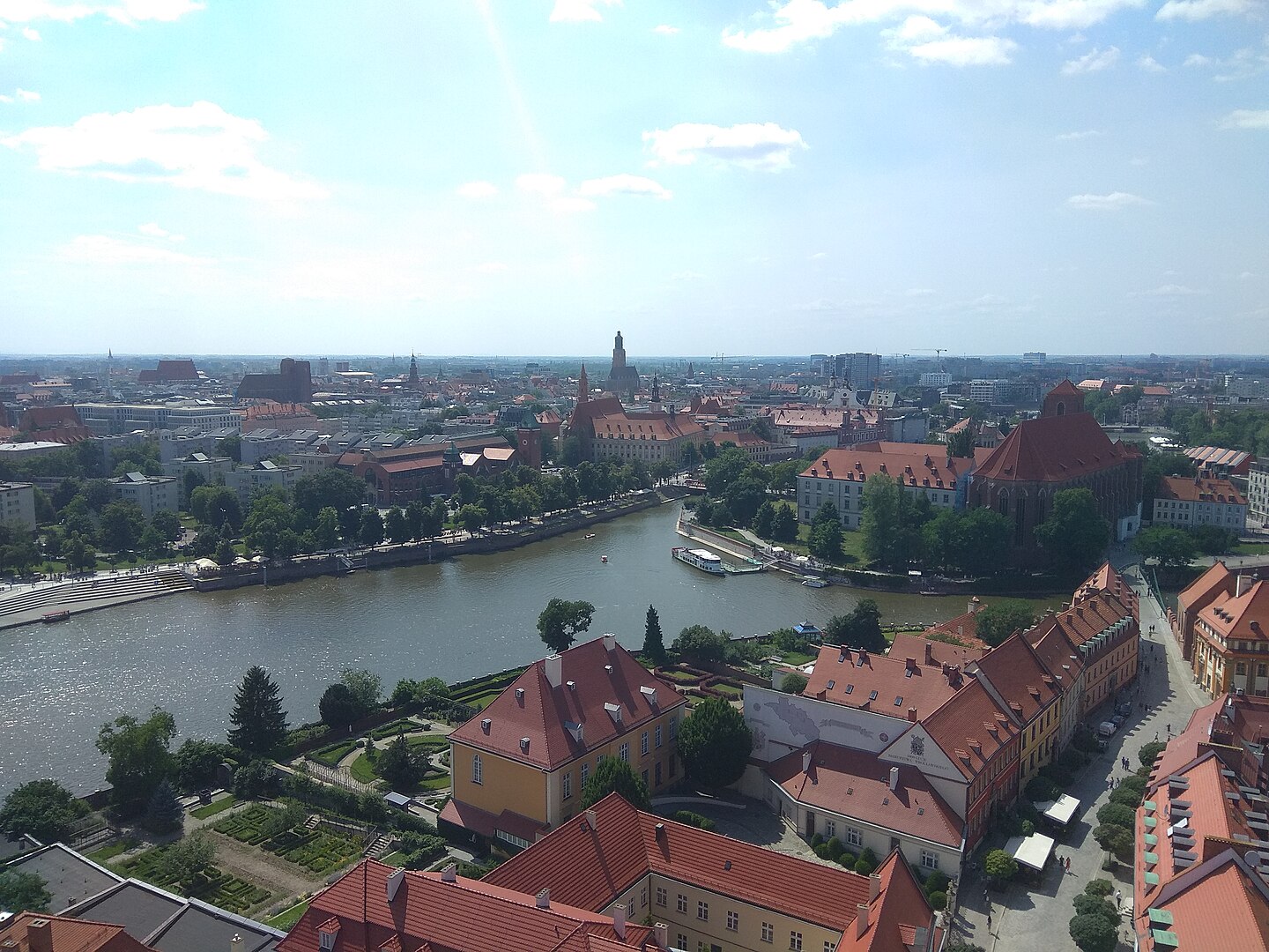 Місто-казка, яке називають &quot;Венецією Східної Європи&quot;: де шукати 800 гномів, сотні мостів та каналів