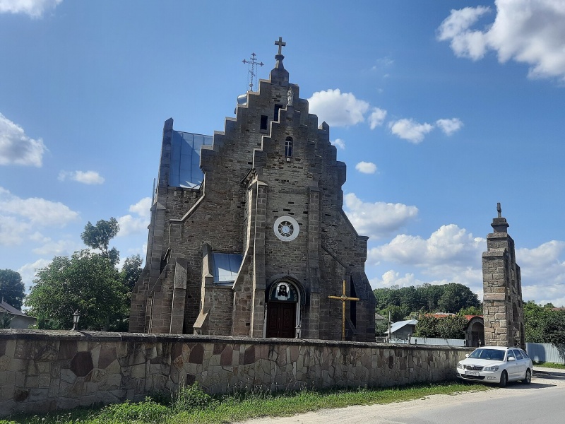 Village treasures: Ancient viaduct and spectacular church near Ternopil worth visiting