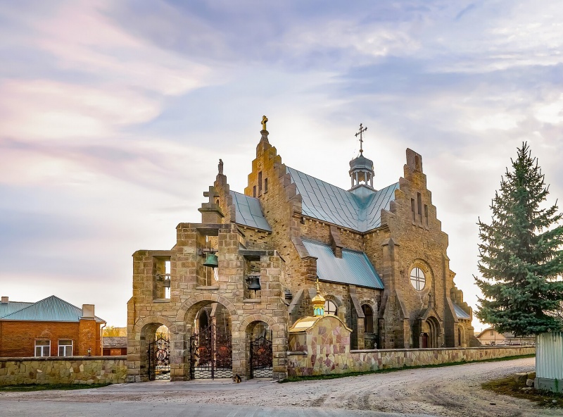Village treasures: Ancient viaduct and spectacular church near Ternopil worth visiting