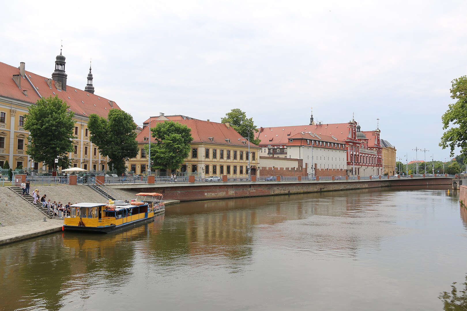 Місто-казка, яке називають &quot;Венецією Східної Європи&quot;: де шукати 800 гномів, сотні мостів та каналів