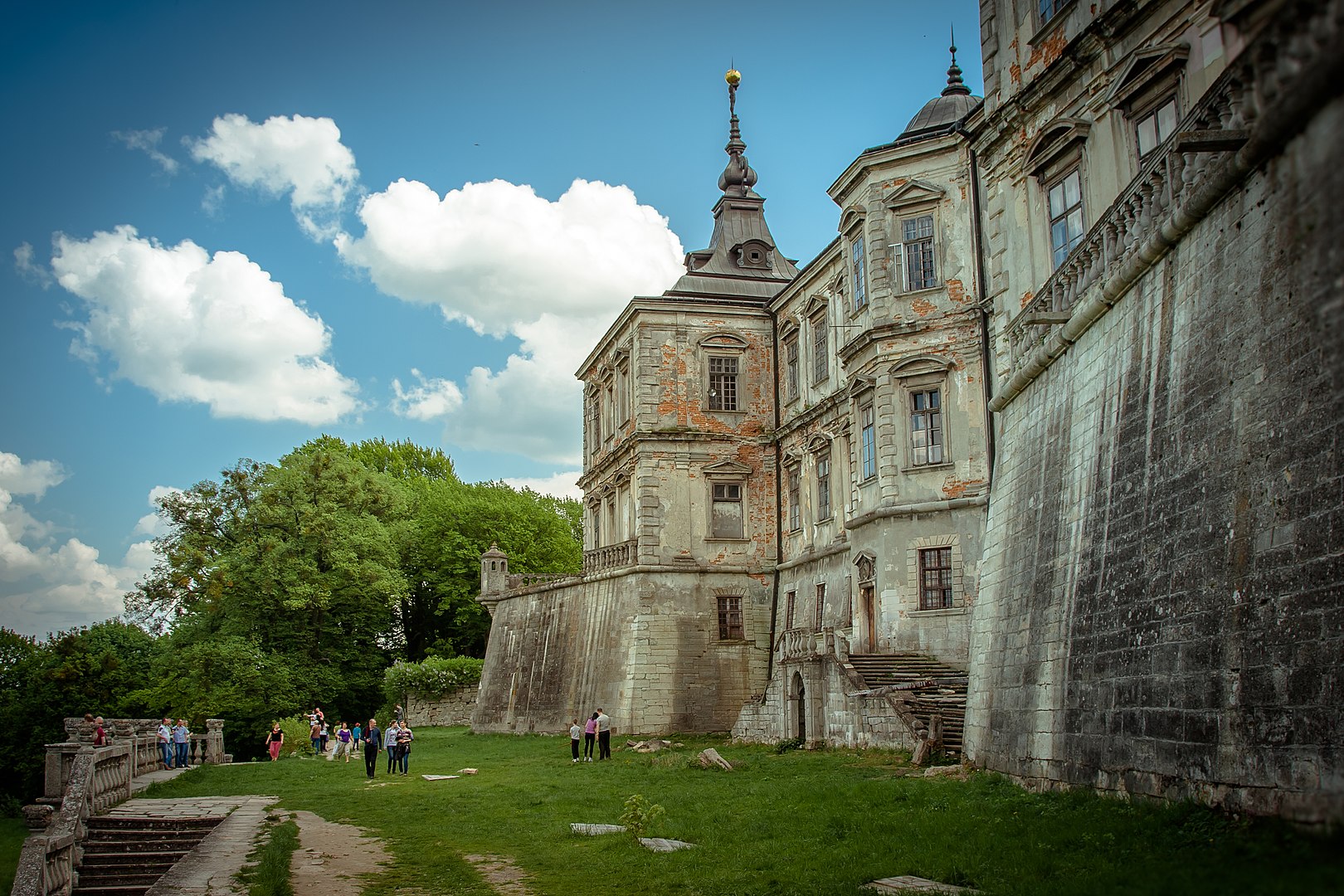 Наймістичніші замки України, які варто відвідати