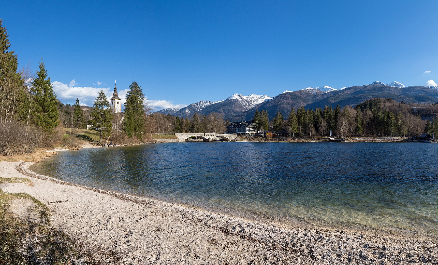 Це озеро назвали найгарнішим у всій Європі: де воно знаходиться та чому від погляду дух перехоплює