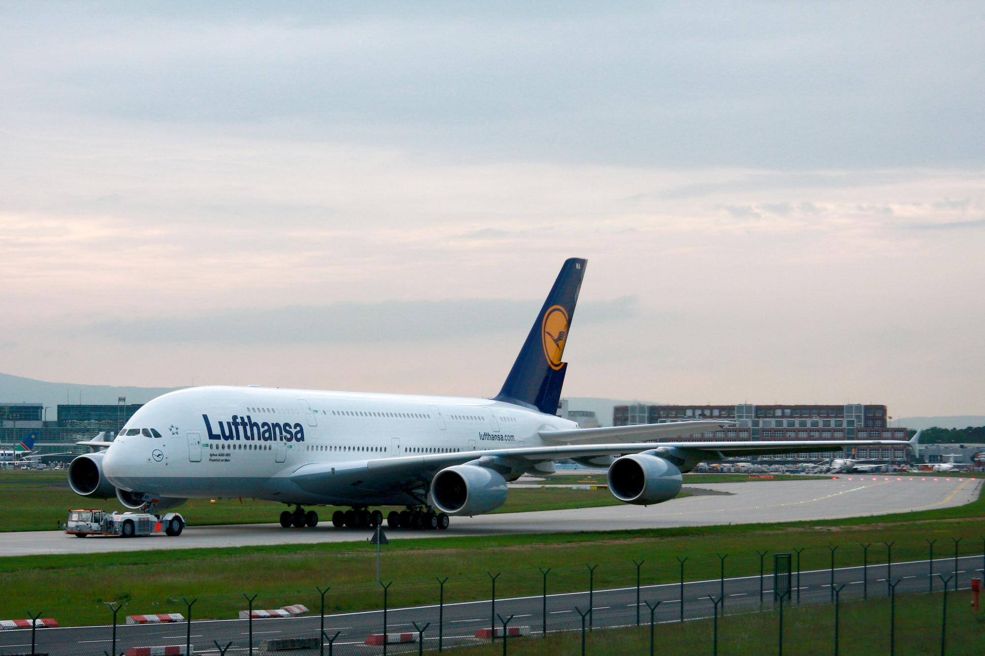 &quot;Рейси-привиди&quot; в Європі. Через що посварилися авіакомпанії Lufthansa та Ryanair