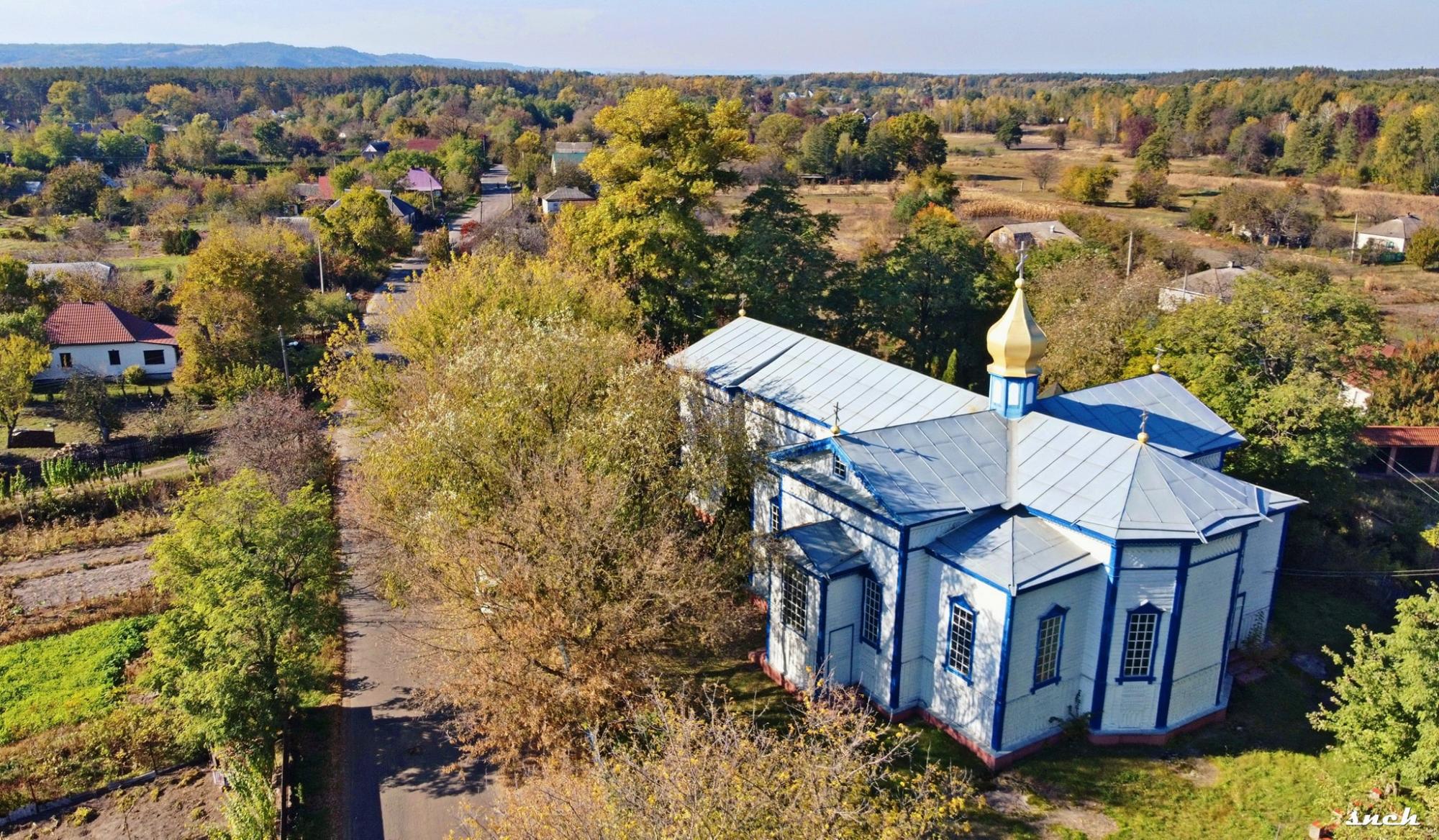 Острівне царство та водяні лабіринти: фотограф опублікував видовищні кадри села на берегах Дніпра