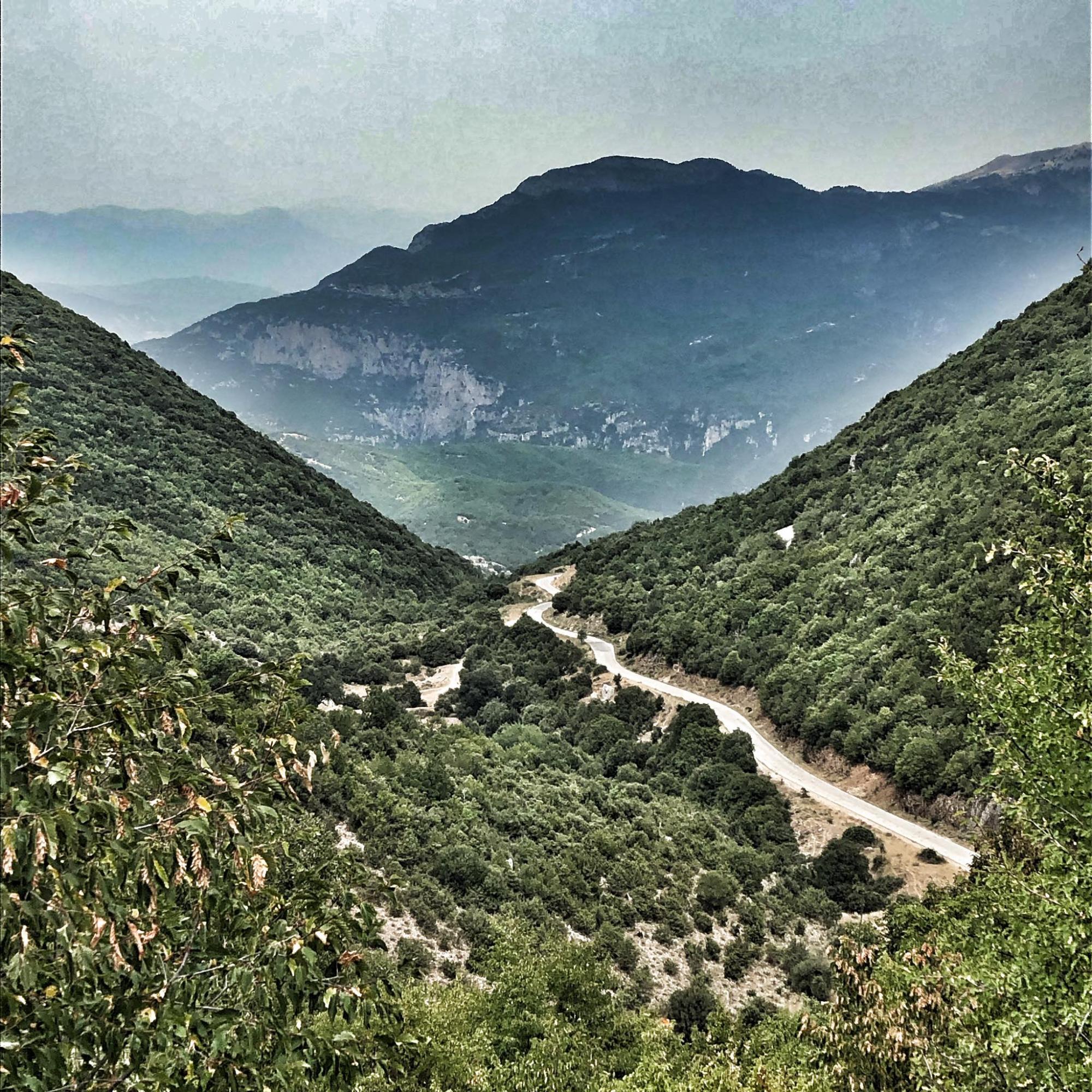 До чотирьох островів через всю Європу. Чим нас здивував унікальний скельний комплекс у Греції