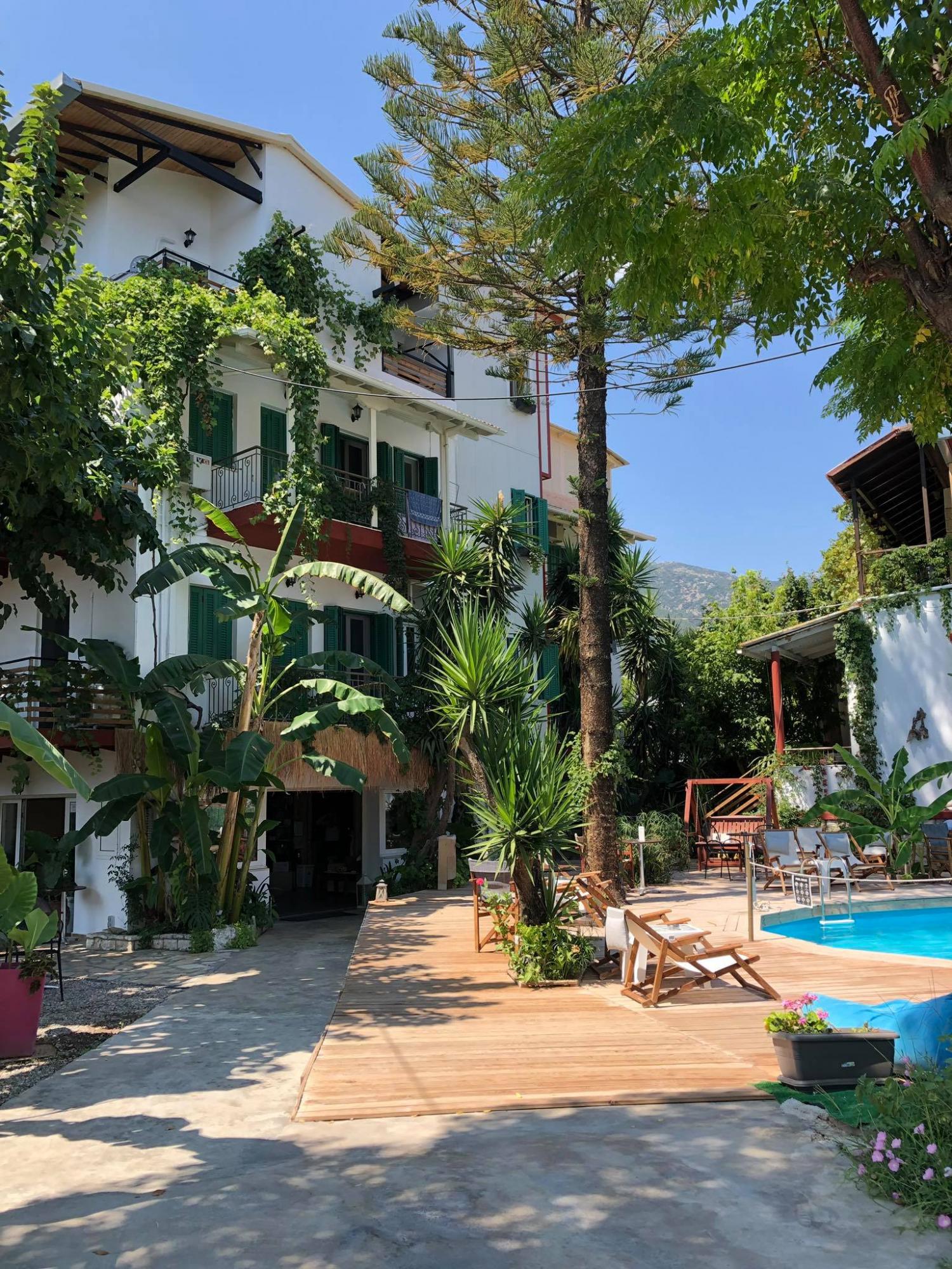 Бухти, пляжі та венеціанська спадщина: чим цікавий Корфу - улюблений курорт італійців в Греції