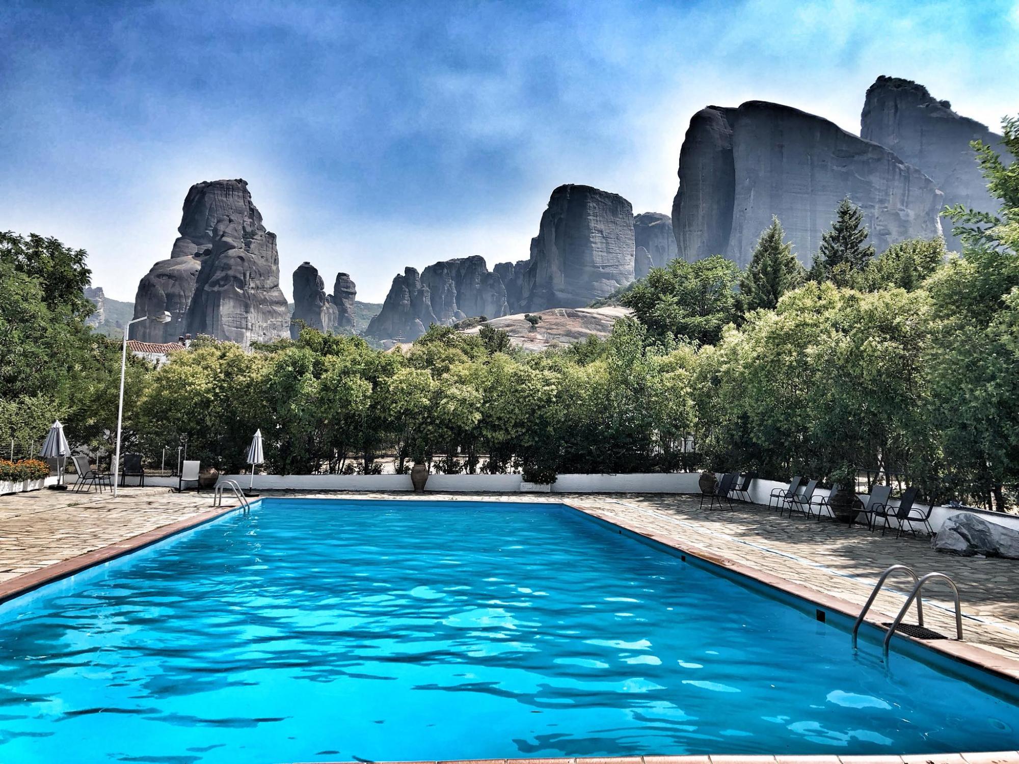 До чотирьох островів через всю Європу. Чим нас здивував унікальний скельний комплекс у Греції