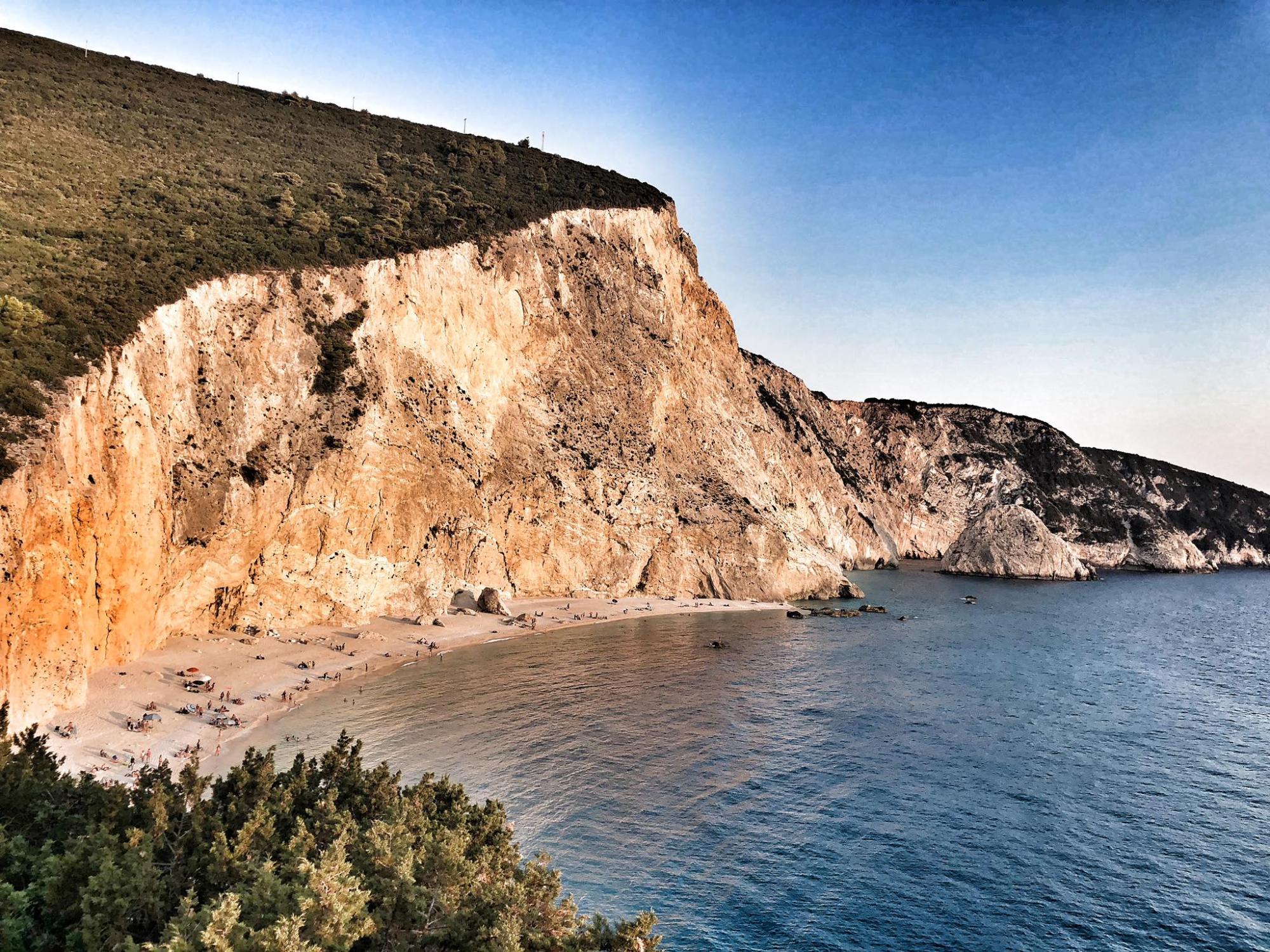 Бухти, пляжі та венеціанська спадщина: чим цікавий Корфу - улюблений курорт італійців в Греції