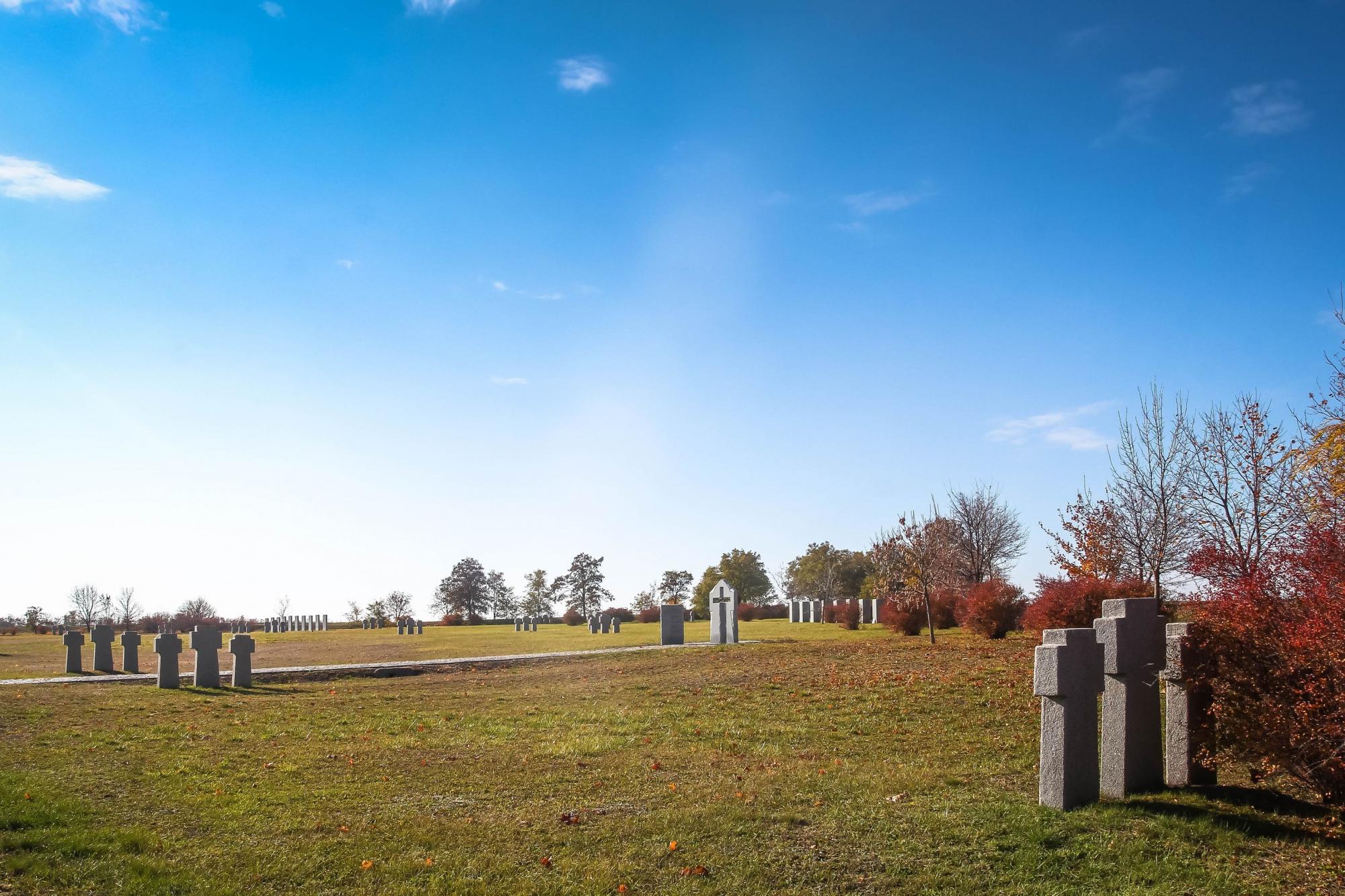 Штольни, затерянный дворец и бирюзовый карьер. Нетипичные локации Кировоградщины для первого путешествия по региону