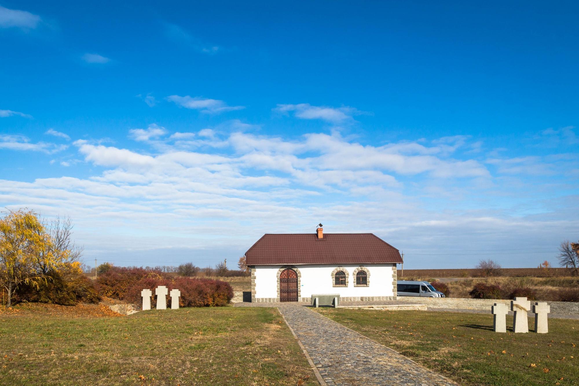 Штольни, затерянный дворец и бирюзовый карьер. Нетипичные локации Кировоградщины для первого путешествия по региону