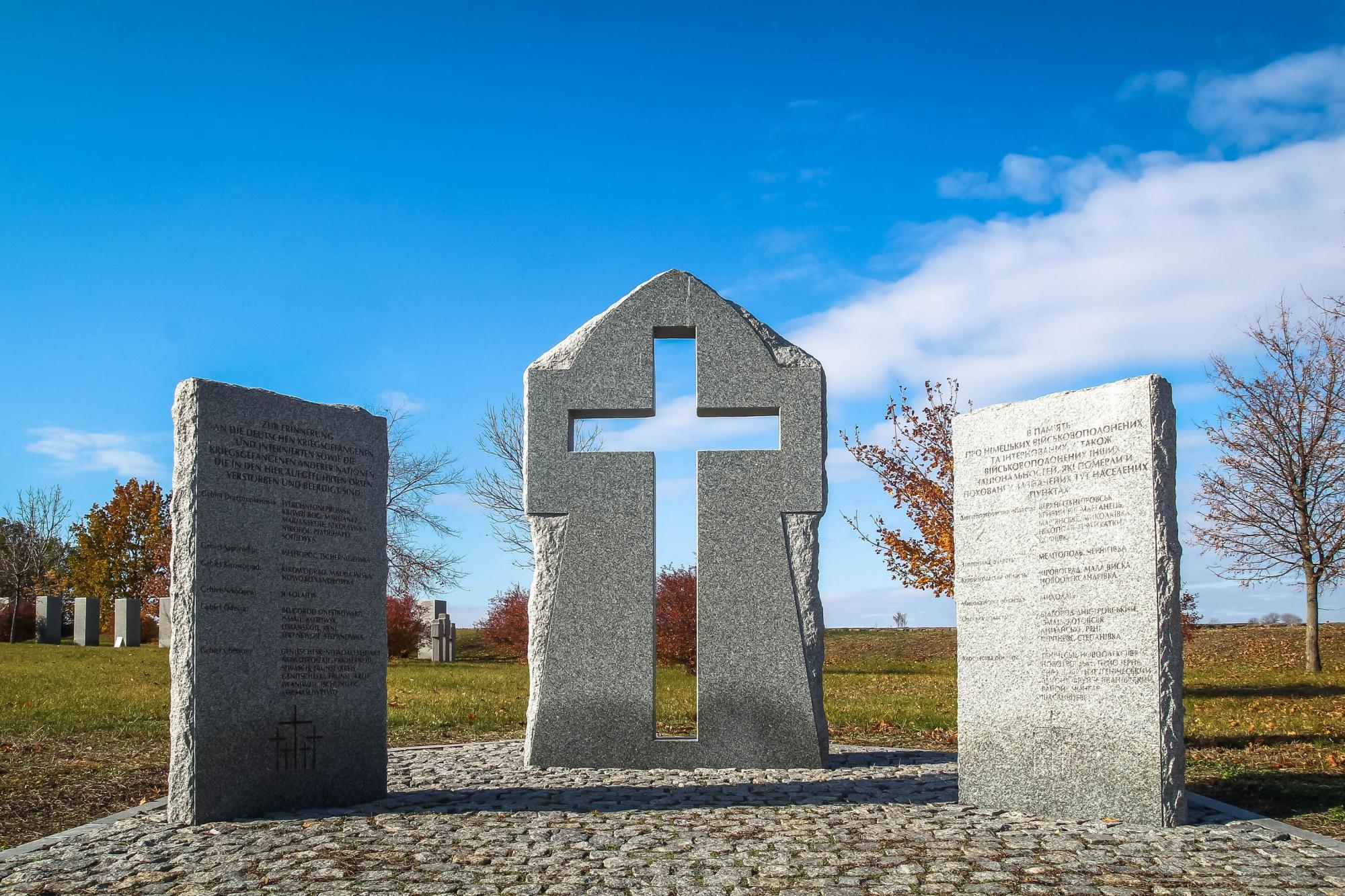 Штольни, затерянный дворец и бирюзовый карьер. Нетипичные локации Кировоградщины для первого путешествия по региону