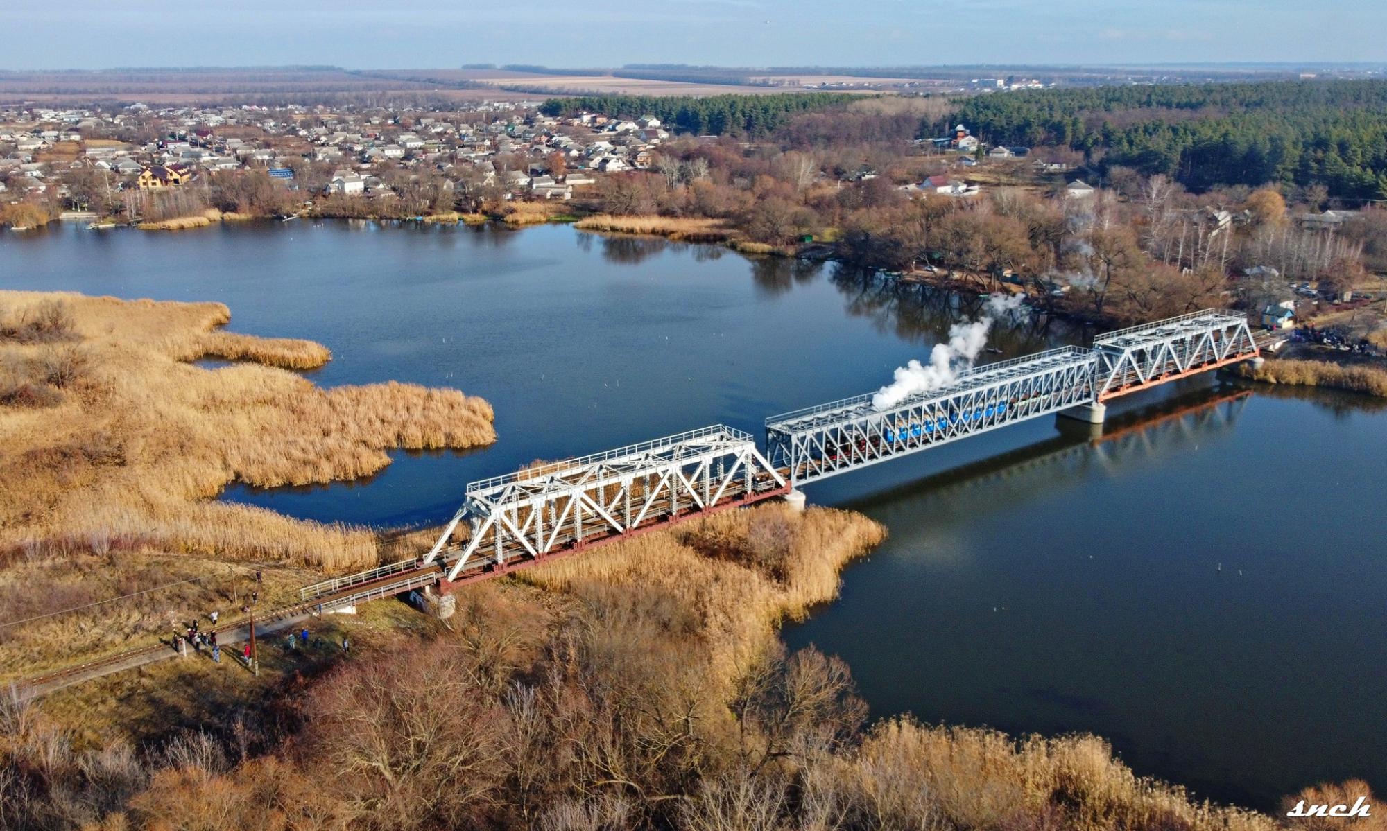Паровозы, осенние пейзажи и атмосфера 19 века. Впервые для украинских туристов стали проводить ретро-туры на узкоколейках