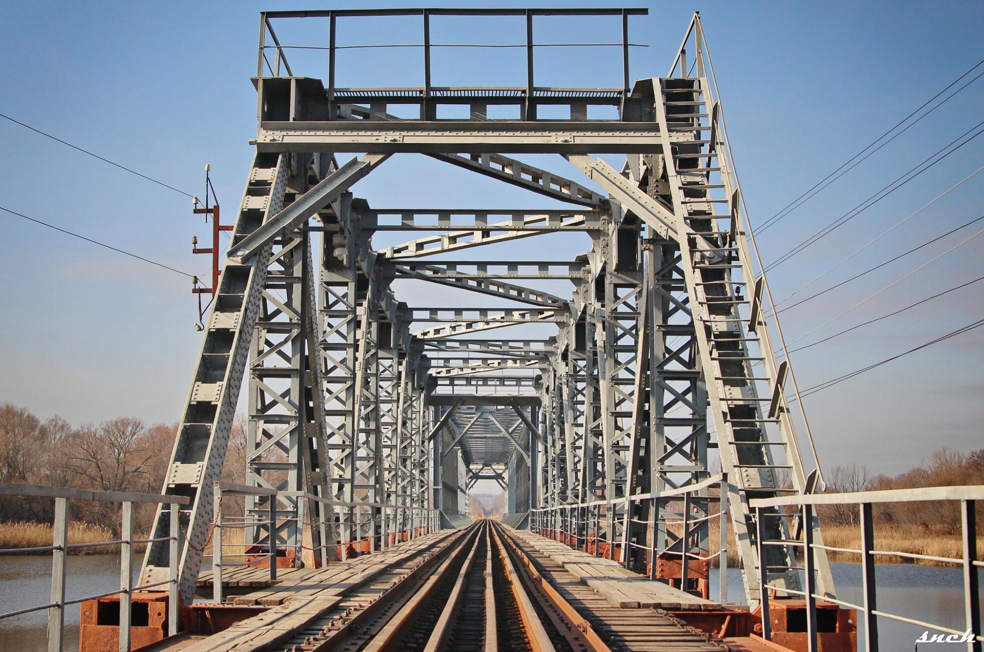 Паровозы, осенние пейзажи и атмосфера 19 века. Впервые для украинских туристов стали проводить ретро-туры на узкоколейках