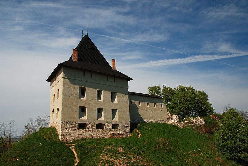 Замок галицьких князів. Для туристів відкриють унікальні підземелля давньої споруди
