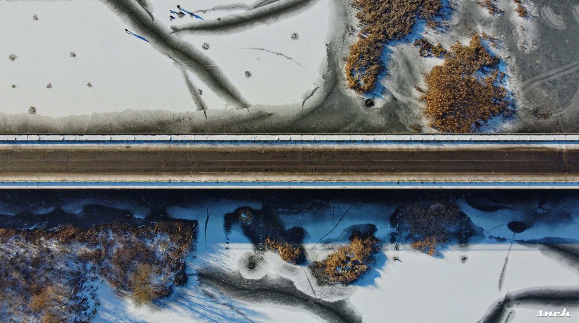 Льодяна краса Десни. Фотограф показав видовищні кадри зимової локації на Чернігівщині