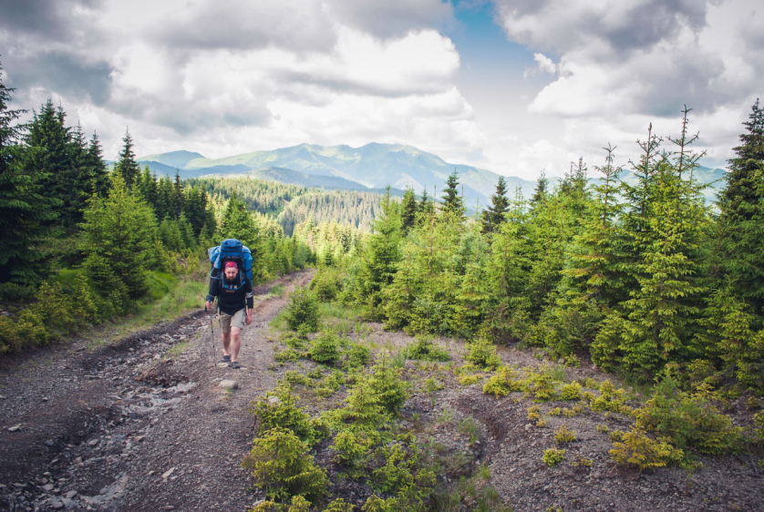&quot;Без адекватного спорядження я б не вижив&quot;. Колишній викладач Мирослав Мельничук пізнає світ в походах і популяризує гори