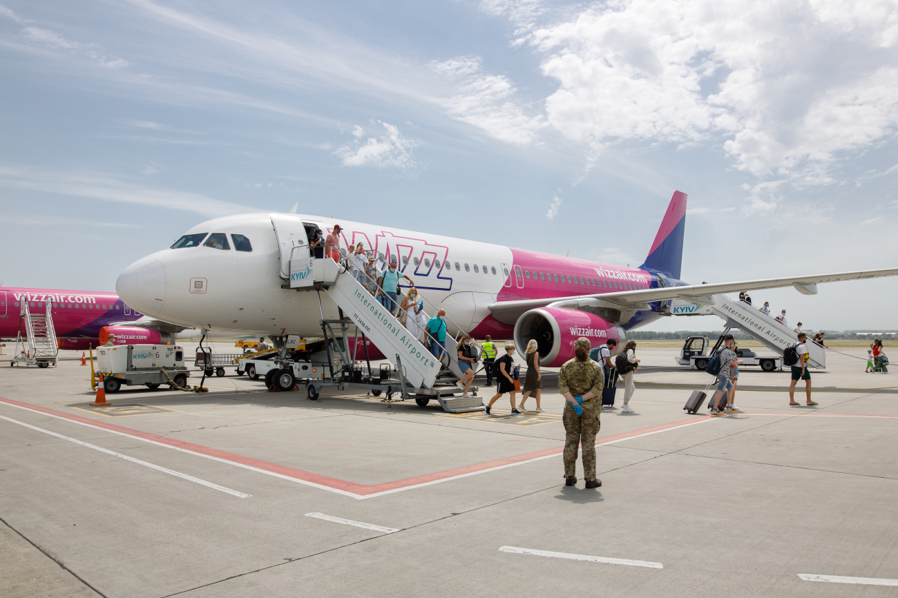 Сократить расходы. Wizz Air из-за многомиллионных убытков поднимает цены на билеты